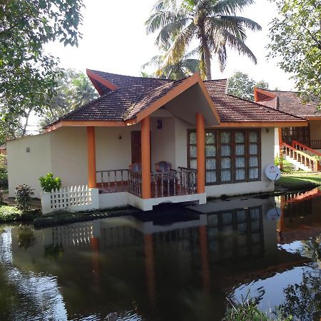 Club Mahindra Kumarakom Exterior photo